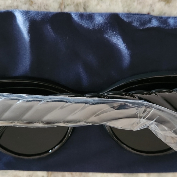 J CREW CAT EYE BLACK 100% UV PROTECTION SUNGLASSES NWT - Picture 2 of 6